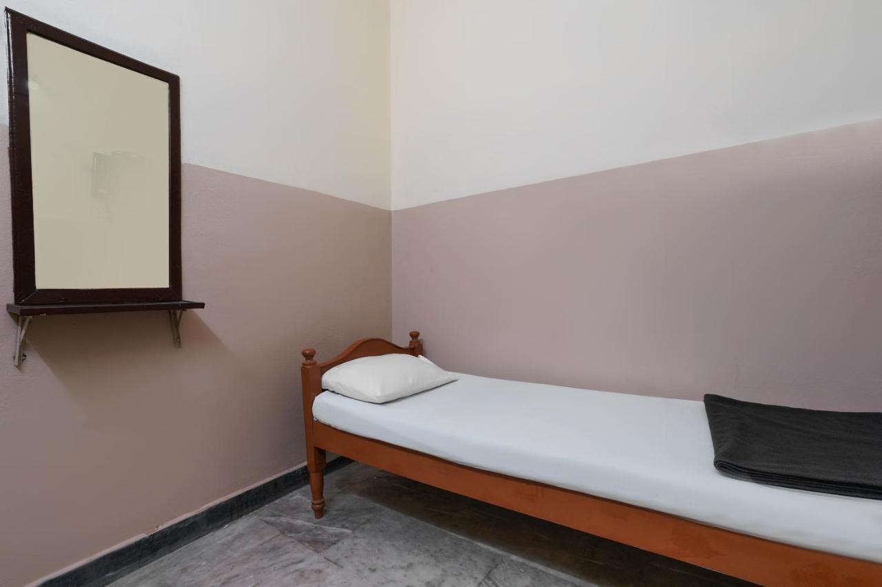 Spot On Sri Sai Lohith Lodge Near Snow World Secunderabad Экстерьер фото