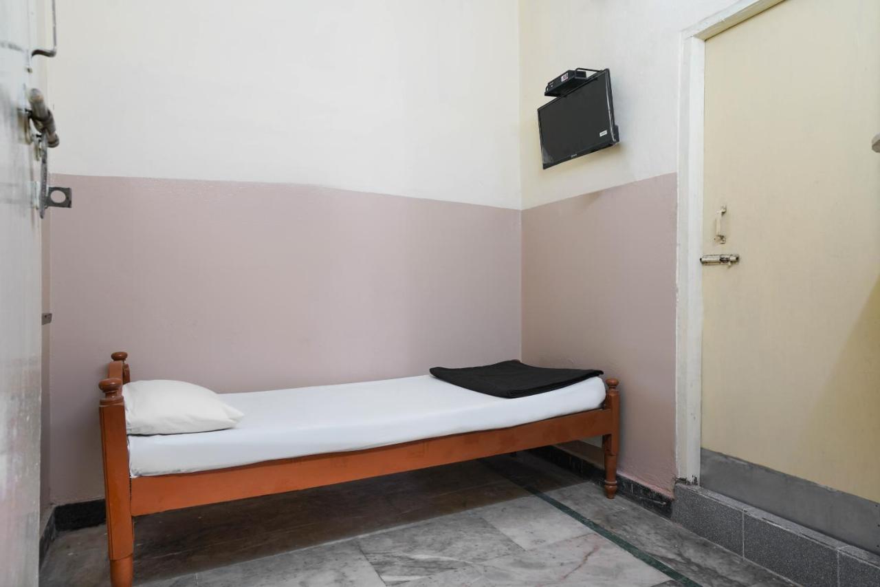 Spot On Sri Sai Lohith Lodge Near Snow World Secunderabad Экстерьер фото